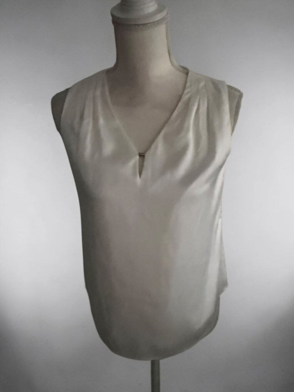 White House Black Market Cream Silky Top Blouse Size XXS